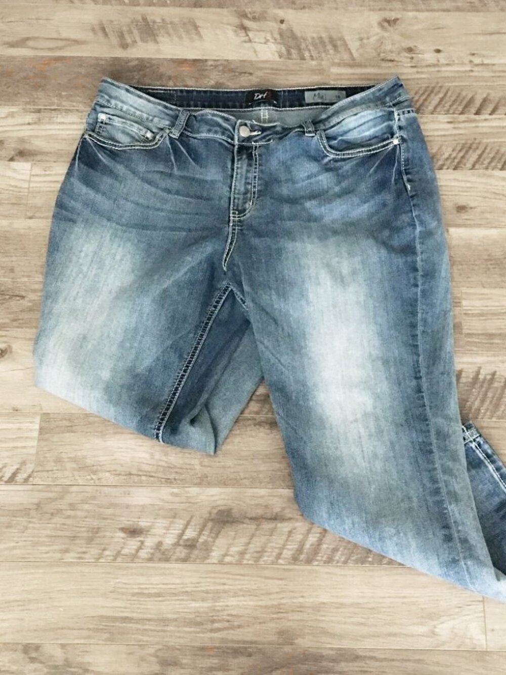 DH3 Mia Light Blue Denim Mid Rise Jeans Women's Size 16